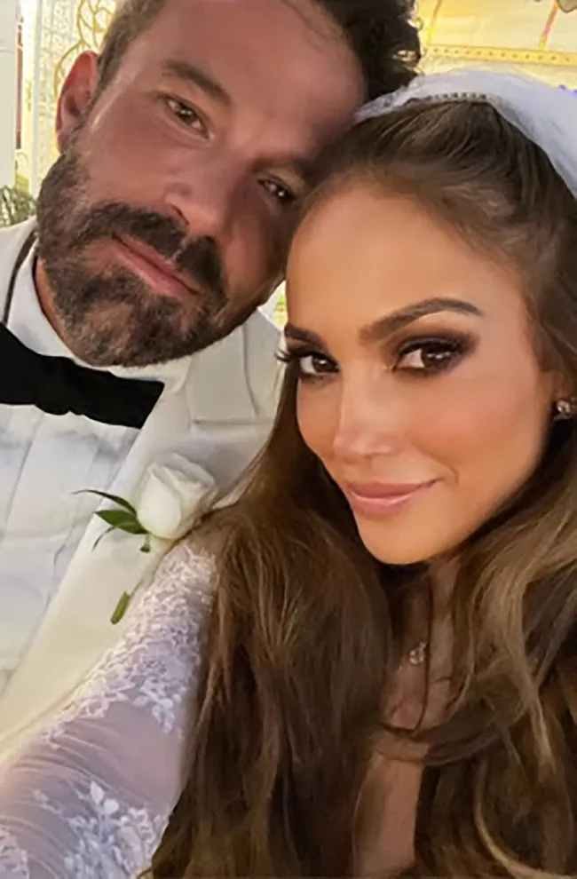 Jennifer Lopez muestra su vestido de novia por primera vez y el glamour de la ceremonia con Ben Affleck en Georgia 