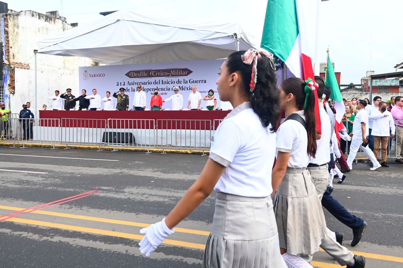 Encabeza Carlos Merino el Desfile Cívico Militar Inicio de la Guerra de Independencia
