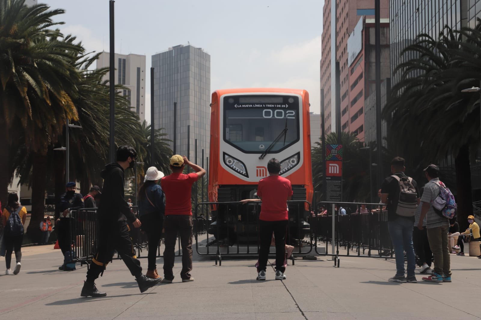 Moderno y seguro, es como capitalinos percibimos al nuevo tren para la L1 del metro