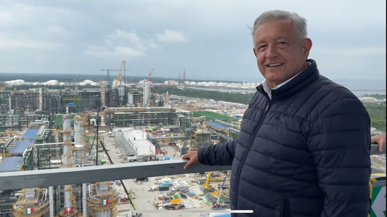 Acompaña Carlos Merino a AMLO en supervisión de la Refinería Olmeca