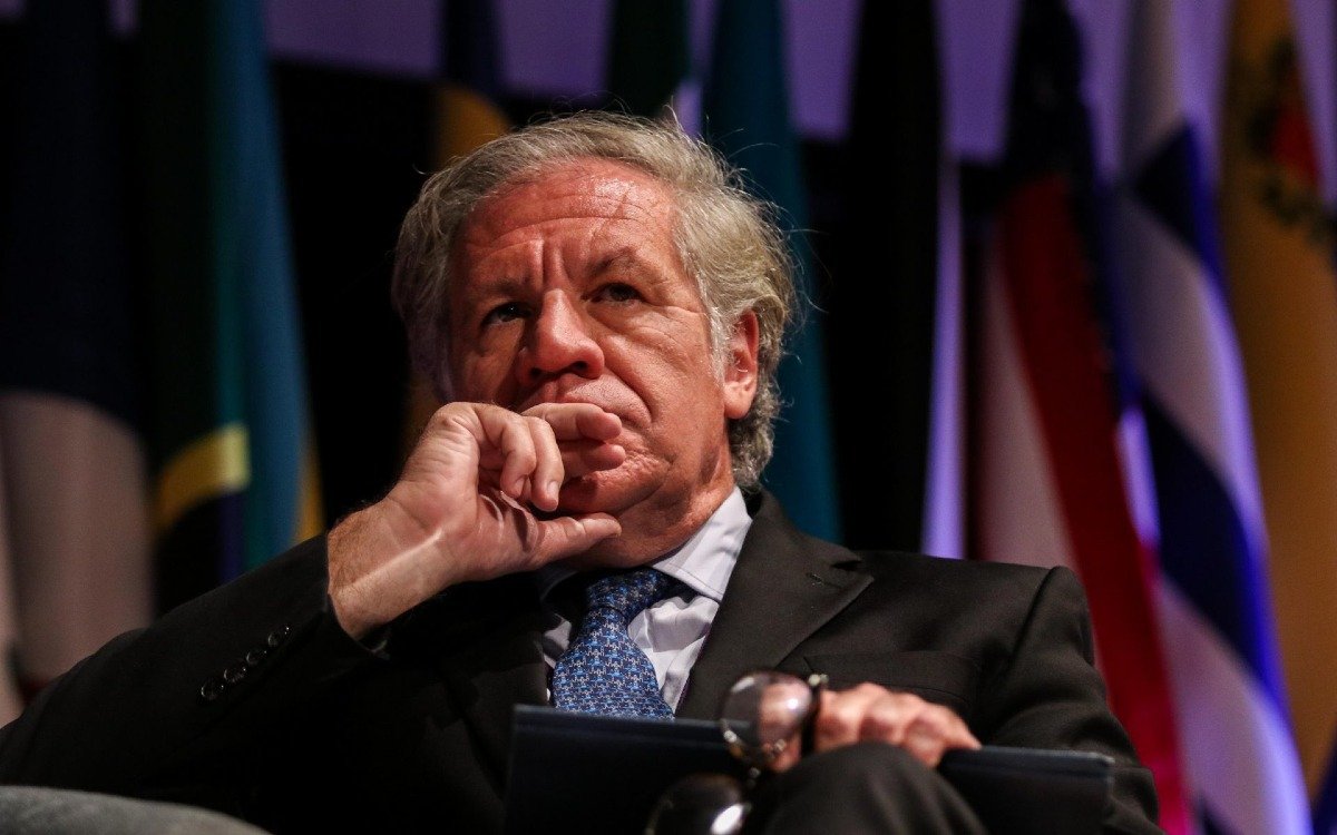 Almagro niega romance con empleada mexicana de la OEA;  enfrenta investigacion