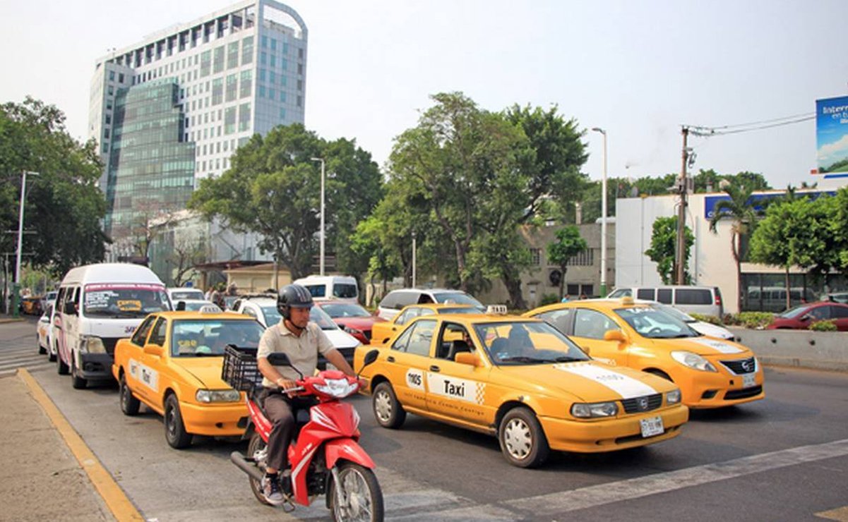 Mantiene Union de Taxis postura de mantener el color amarillo de las unidades