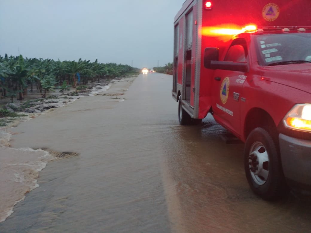 Reportan vados en carretera Villahermosa-Teapa;  Se mantienen las lluvias intensas en esta Navidad