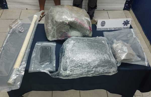 Pareja arrestada por posesion de drogas en Playa del Carmen 1