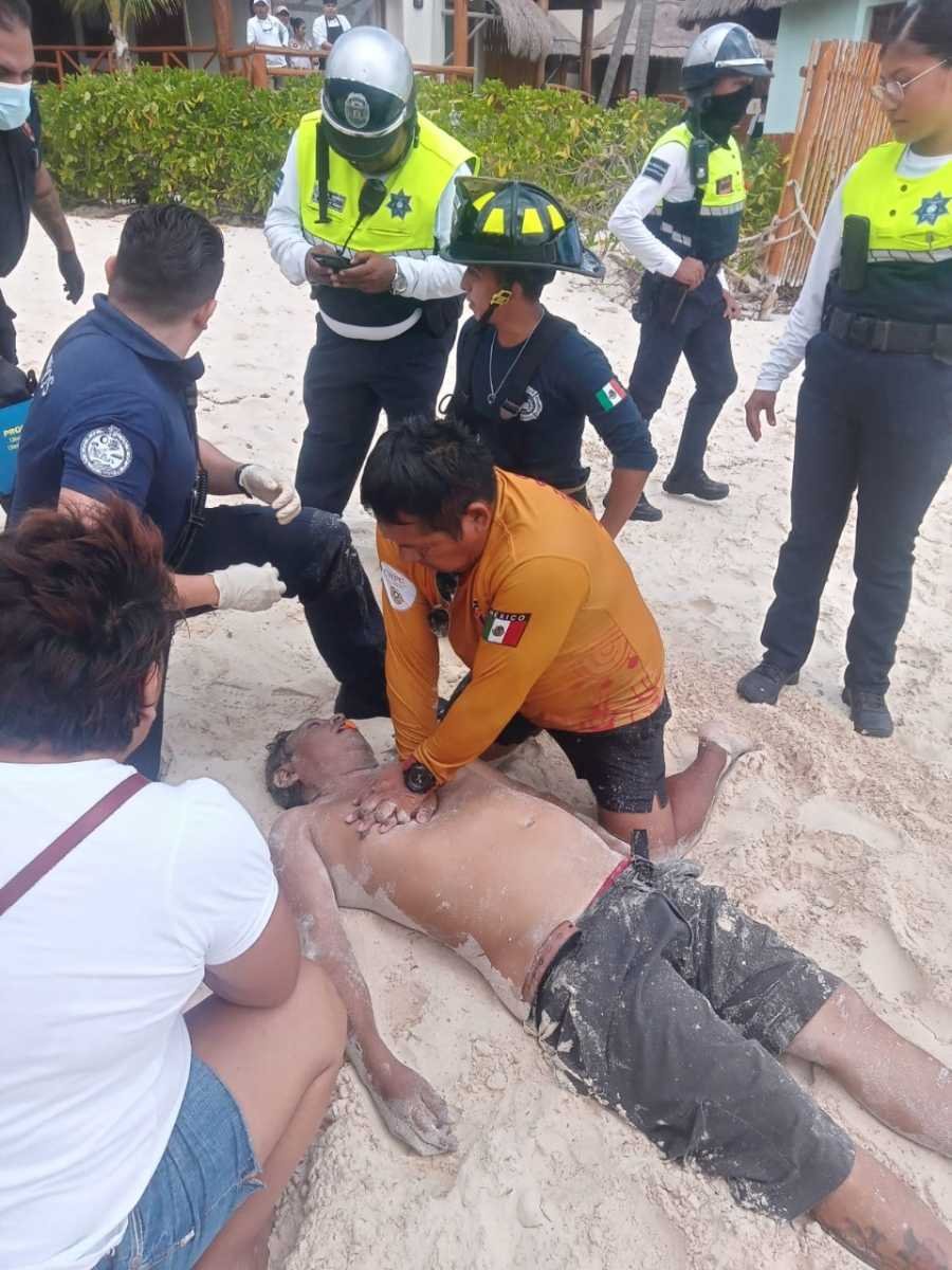 Salvamento exitoso de bañista en riesgo de ahogamiento en Playa del Carmen