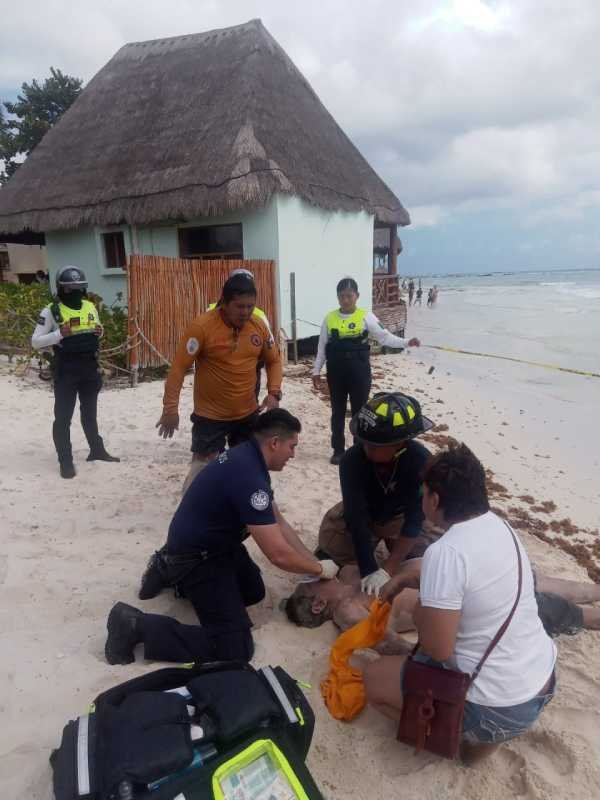 Salvamento exitoso de banista en riesgo de ahogamiento en Playa del Carmen