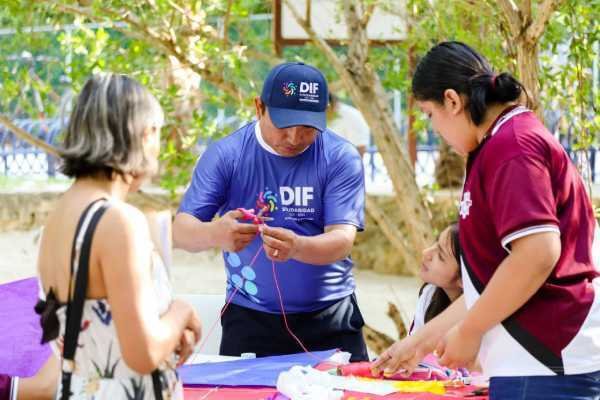Concurso de papalotes artesanales en Solidaridad: fomentando la convivencia familiar y la creatividad de los niños 1 Concurso de papalotes artesanales en Solidaridad fomentando la convivencia familiar y la creatividad de los ninos 1