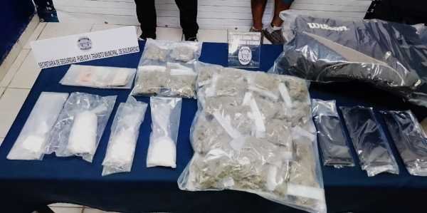 Pareja de narcotraficantes detenidos en Playa del Carmen