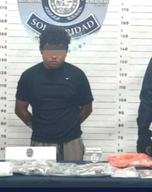 Policia de Playa del Carmen detiene a tres individuos por posesion de arma y droga 1