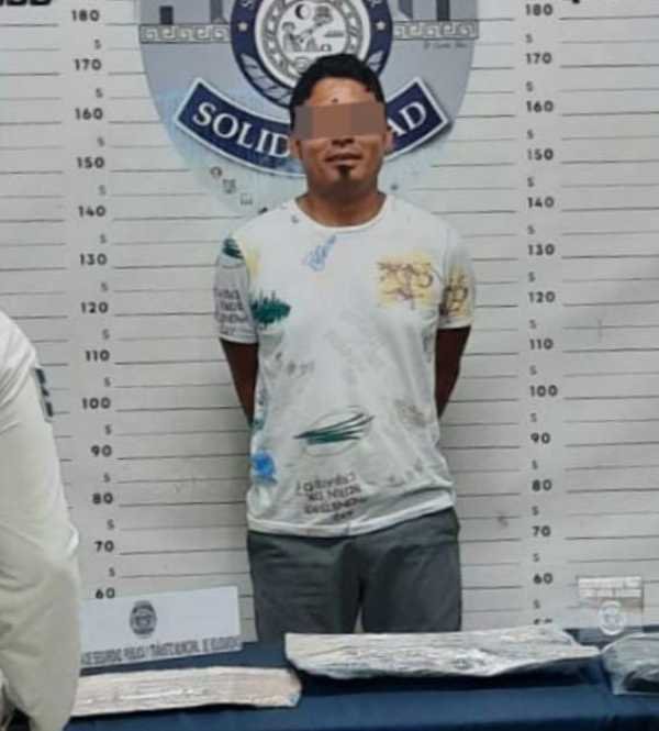 Policia de Playa del Carmen detiene a tres individuos por posesion de arma y droga