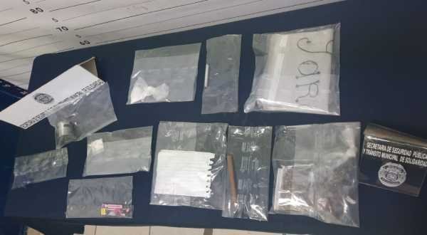 Policias aseguran drogas en Playa del Carmen