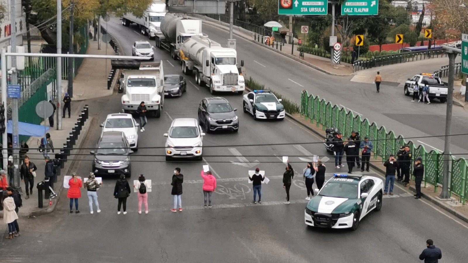 Bloquean la México - Cuernavaca para localizar a Carolina Islas