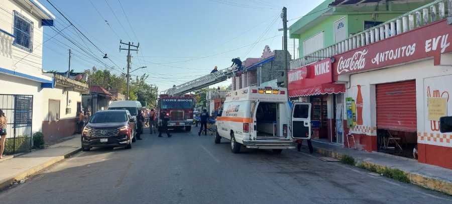 Accidente eléctrico en Playa del Carmen: hombre sufre descarga mientras reparaba un techo