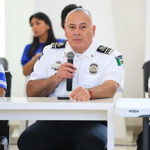 Ciudad segura y en movimiento: Prioridad del Gobierno Municipal de Playa del Carmen 1 Ciudad segura y en movimiento Prioridad del Gobierno Municipal de Playa del Carmen 1