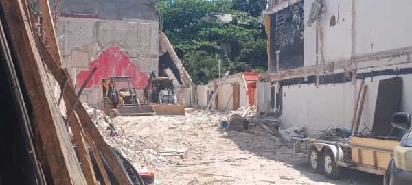 Colapso de hotel en Quinta Avenida debido a construcción cercana 1 Colapso de hotel en Quinta Avenida debido a construccion cercana 1