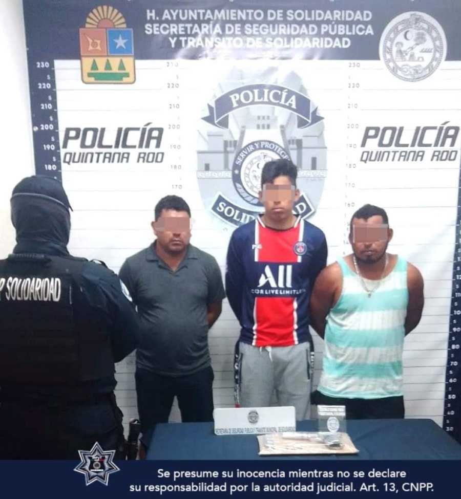 Detienen a tres individuos y aseguran arma de fuego en operativo policial en Playa del Carmen