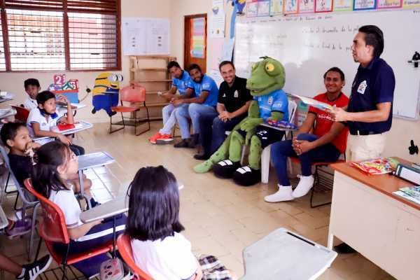 El Club Inter Playa del Carmen fomenta la lectura en niños de segundo grado al visitar una escuela primaria 2 El Club Inter Playa del Carmen fomenta la lectura en ninos de segundo grado al visitar una escuela primaria 2