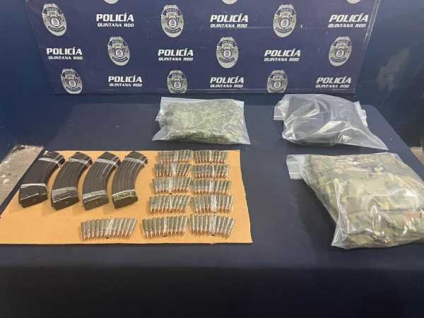 Encuentran vehiculo abandonado con armamento y uniformes militares en la ribera del rio Hondo 1