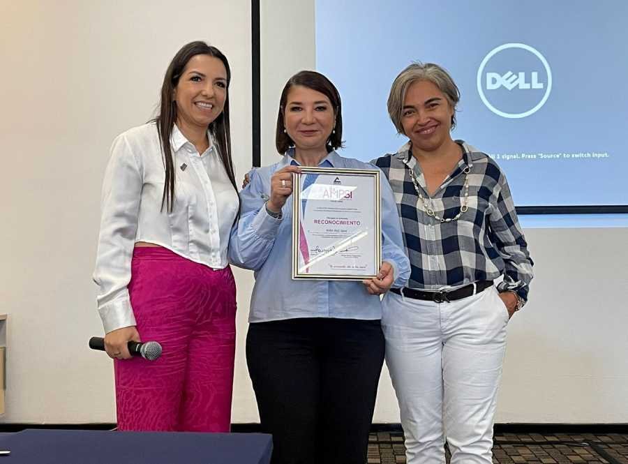 Kira Iris es galardonada por su labor social y compromiso responsable en el Ayuntamiento de Solidaridad