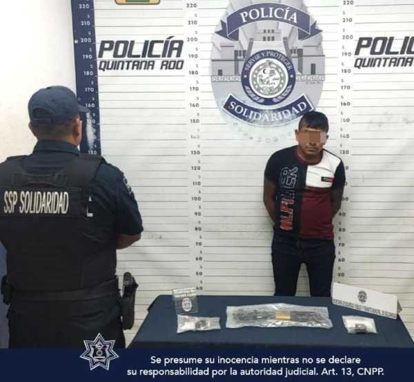 Policia de Playa del Carmen detiene a dos individuos por delitos contra la propiedad