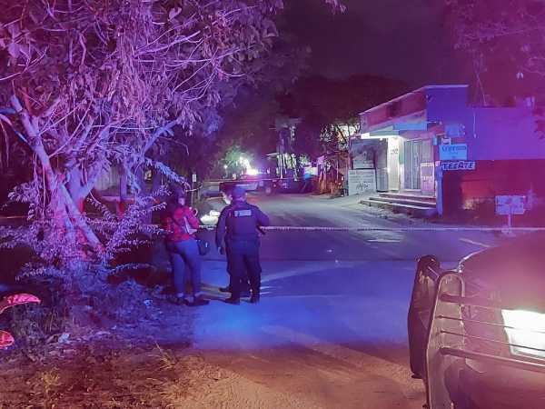 Ataque a mano armada en Playa del Carmen tienda de abarrotes recibio disparos sin dejar heridos