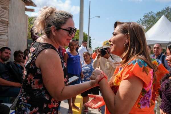 Campana Mujer es Vida Mara Lezama entrega tarjetas de apoyo en Quintana Roo 1