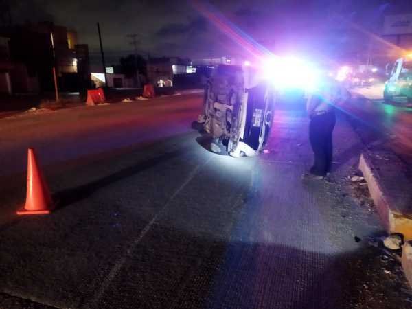 Conductor a exceso de velocidad choca y vuelca en el Bulevar Colosio de Cancun