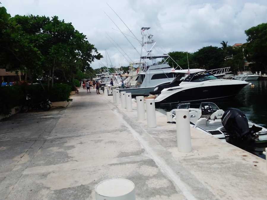 Éxito en el rescate de embarcación varada en cercanías de Puerto Aventuras