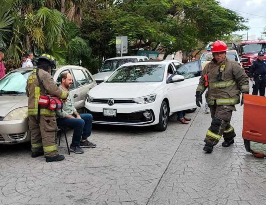Accidente de trafico en la avenida Nader de Cancun causa caos vial 1
