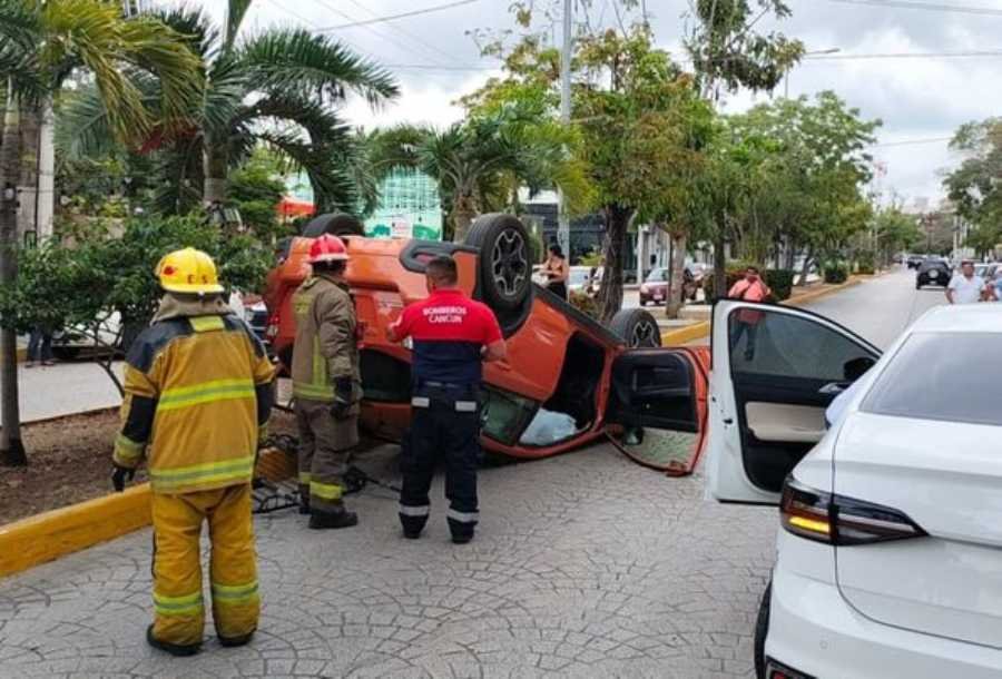 Accidente de trafico en la avenida Nader de Cancun causa caos vial 2