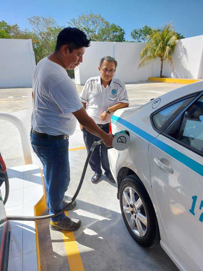 Apertura de la Estacion de Servicios Exclusiva para Taxistas en el Sindicato Lazaro Cardenas del Rio 1