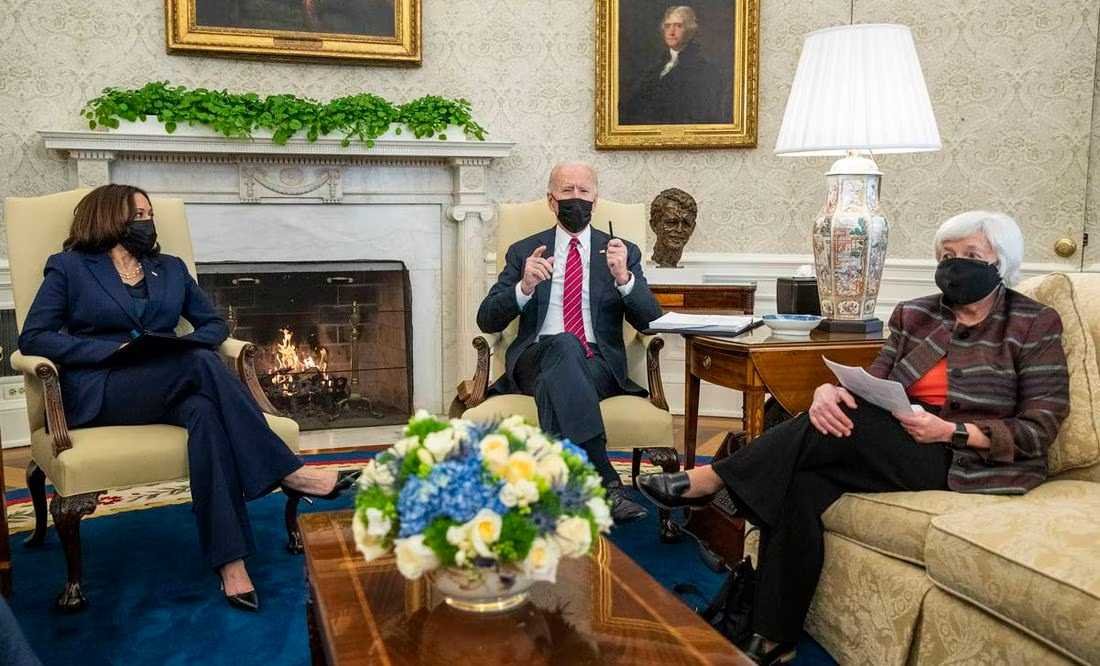 Biden plantea un plan para contener los gastos en medio de tensas negociaciones por la deuda