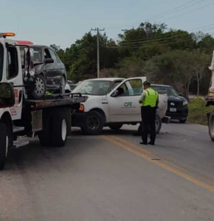 Colision de tres vehiculos cerca del Aeropuerto de Cancun deja dos personas heridas 1