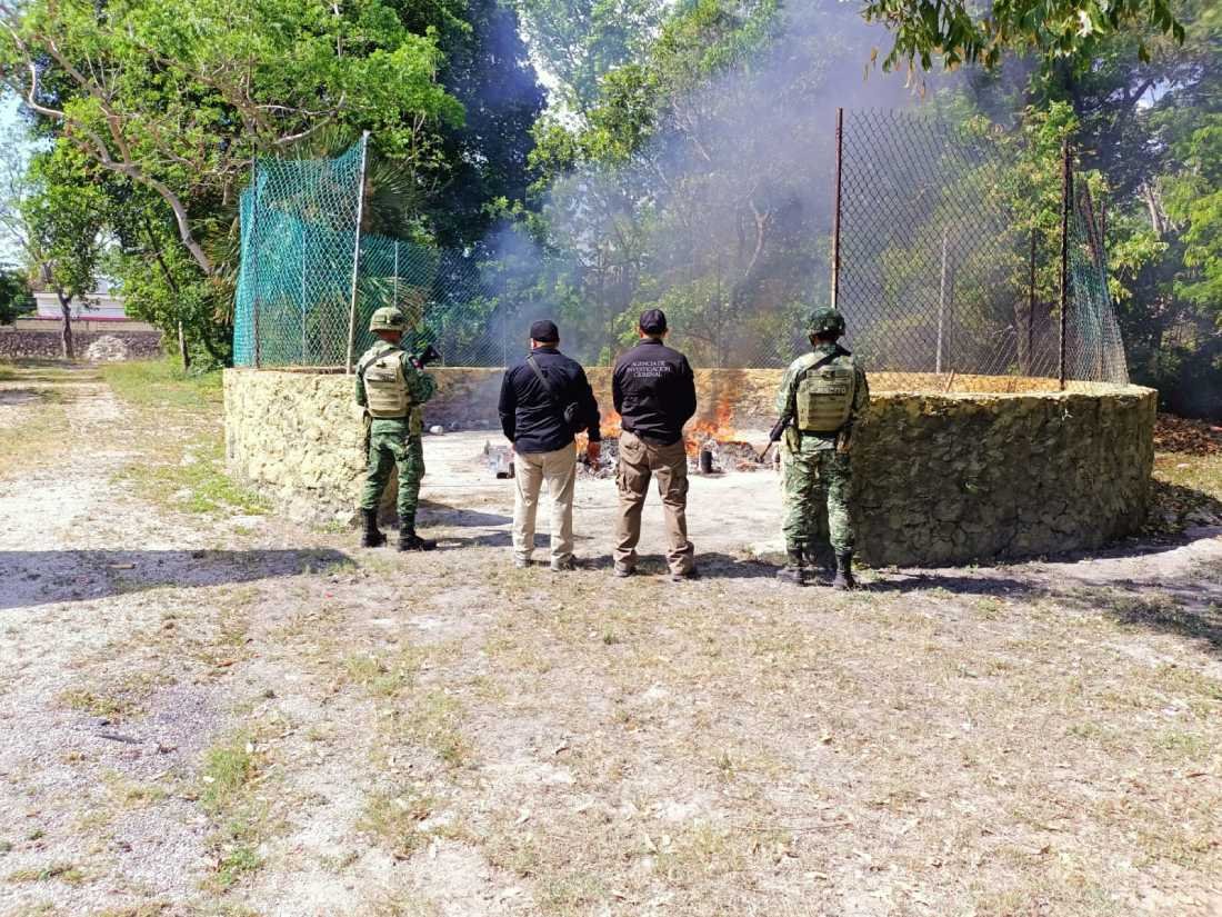 Diversos narcóticos son incinerados en una base militar en Cancún