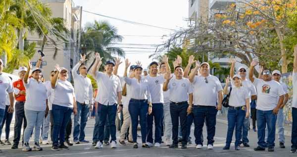 La presidenta Lili Campos lidera emotivo desfile en conmemoración del Día del Trabajo en Playa del Carmen 1 La presidenta Lili Campos lidera emotivo desfile en conmemoracion del Dia del Trabajo en Playa del Carmen 1