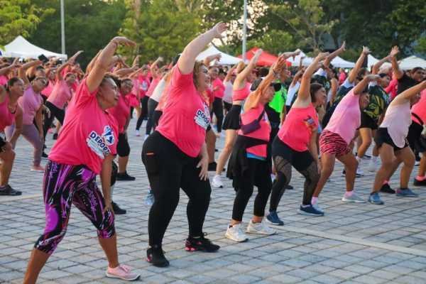 Mega clase de baile y entrenamiento funcional para honrar a las madres en su dia 1