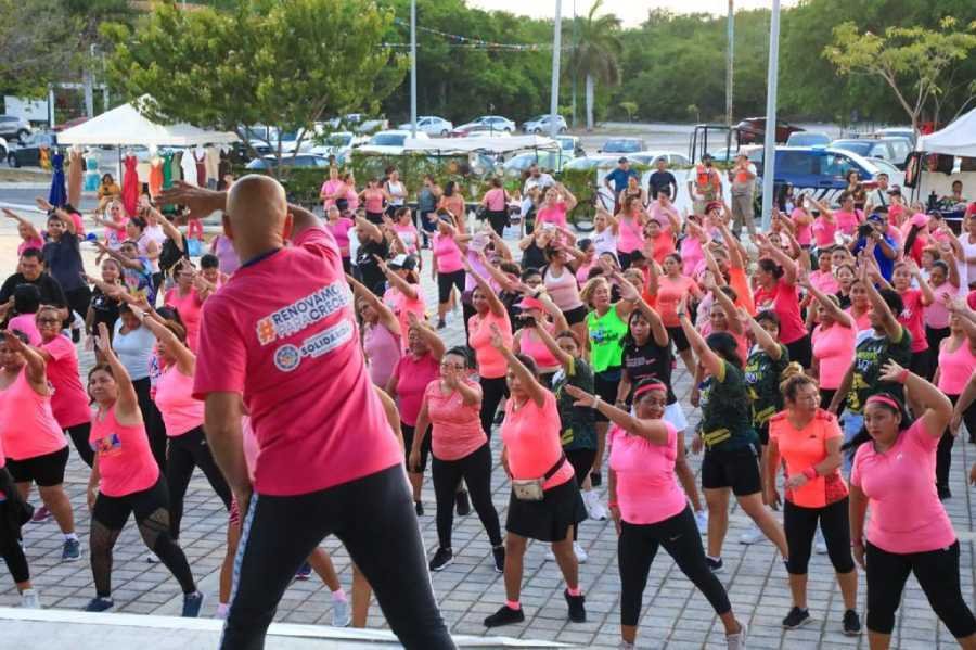 Mega clase de baile y entrenamiento funcional para honrar a las madres en su día