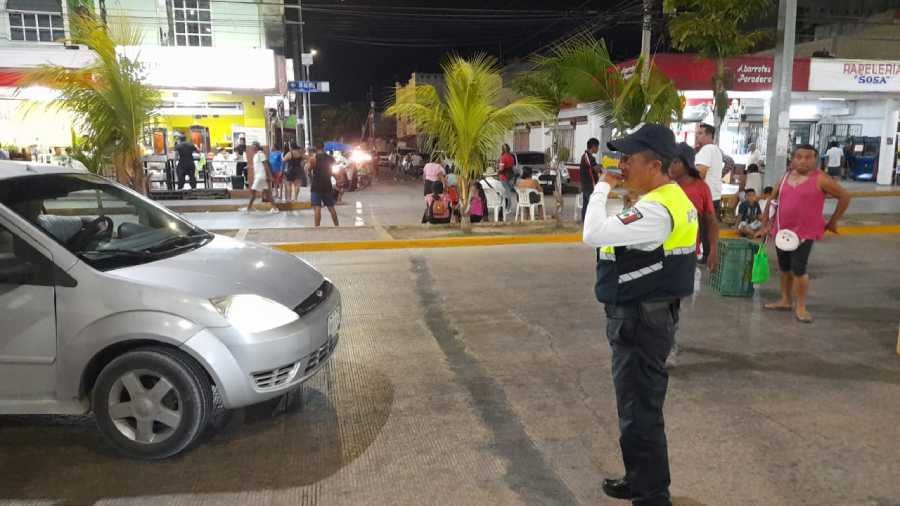 Vecinos de la Colonia Colosio toman medidas ante prolongado apagon en Playa del Carmen 1