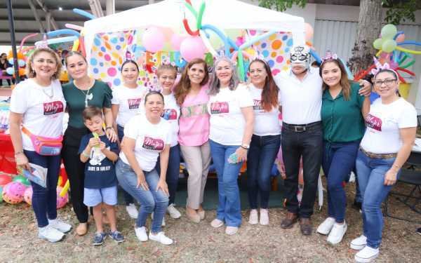 Voluntarios celebran el Día de la Niña y el Niño en la 'Feria de la Alegría' de la Casa Hogar 1 Voluntarios celebran el Dia de la Nina y el Nino en la Feria de la Alegria de la Casa Hogar 1 1