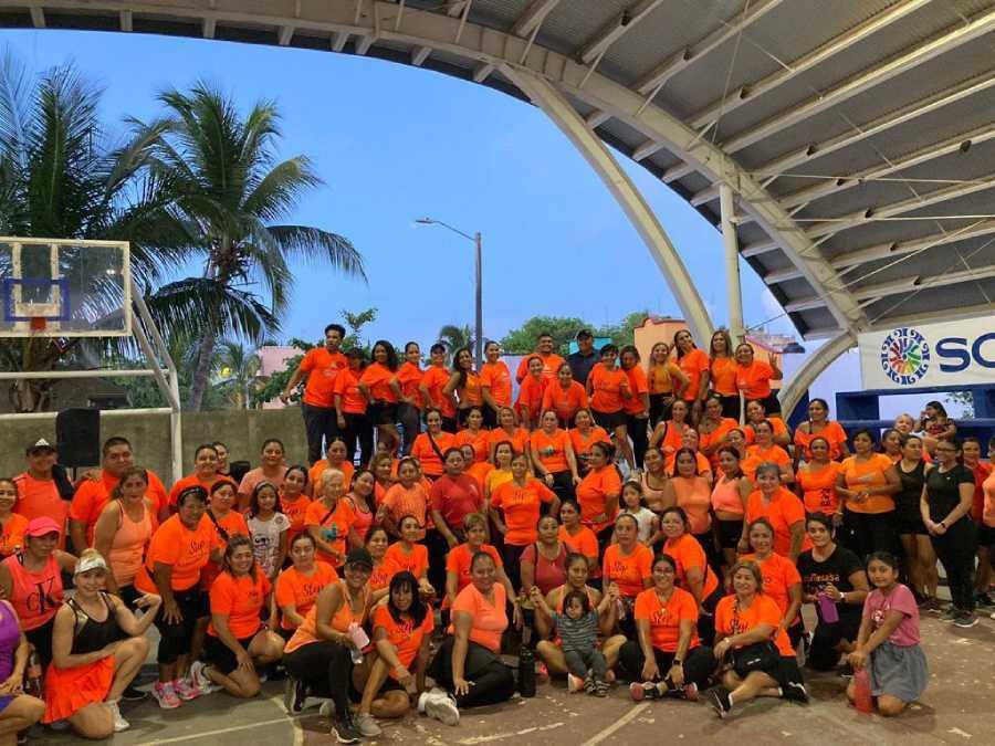 Celebran en Playa del Carmen una espectacular clase de baile fitness para conmemorar el Día Naranja 2 Celebran en Playa del Carmen una espectacular clase de baile fitness para conmemorar el Dia Naranja 2
