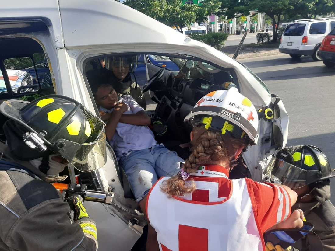 Colisión en Cancún deja 16 heridos, incluyendo a una mujer embarazada