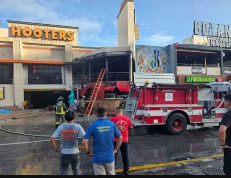 Devastador incendio consume pizzeria y causa estragos en restaurante de lujo en la Zona Hotelera de Cancun 2