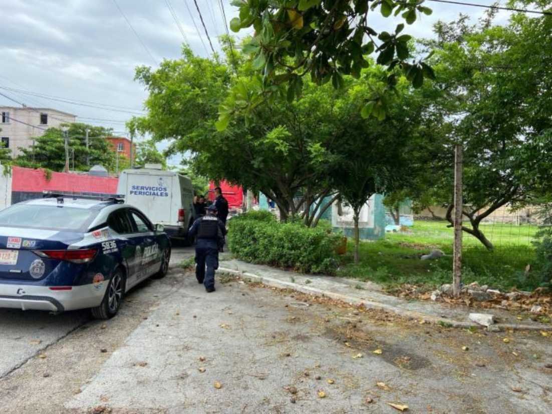 Encuentran cadáver de una persona sin hogar en un parque de Cancún
