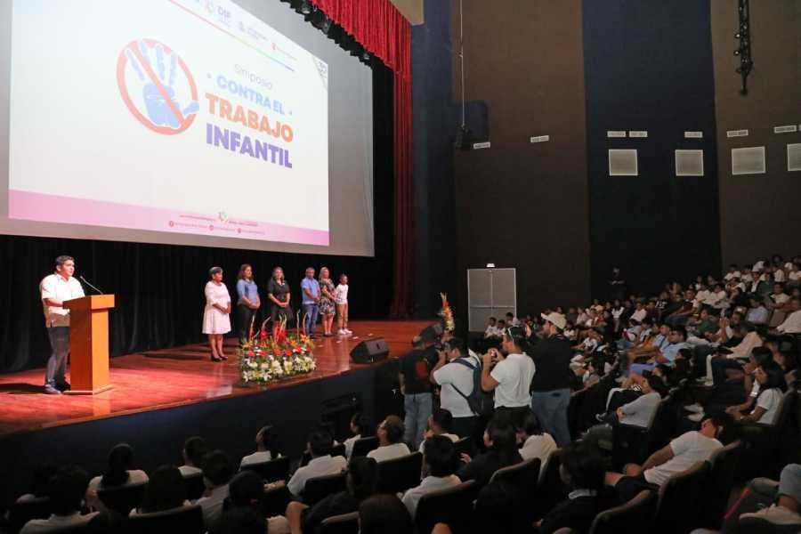 Gobierno de Solidaridad promueve Simposio contra la explotacion laboral de menores 2