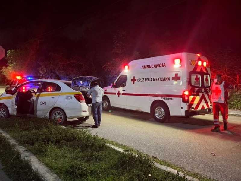 Incidente en Avenida Insurgentes de Chetumal Taxista adormilado provoca la caida de un poste 1