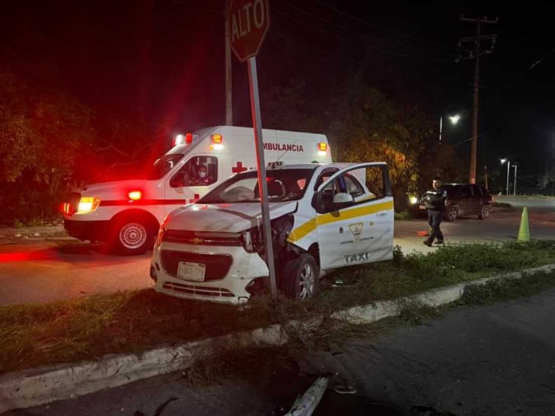 Incidente en Avenida Insurgentes de Chetumal: Taxista adormilado provoca la caída de un poste