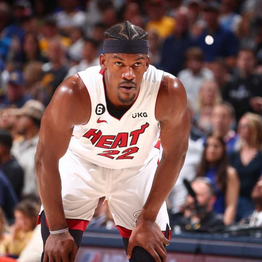 Miami Heat iguala la serie final de la NBA al vencer a Denver Nuggets en su propio terreno, 111-108 2 Miami Heat iguala la serie final de la NBA al vencer a Denver Nuggets en su propio terreno 111 108 2