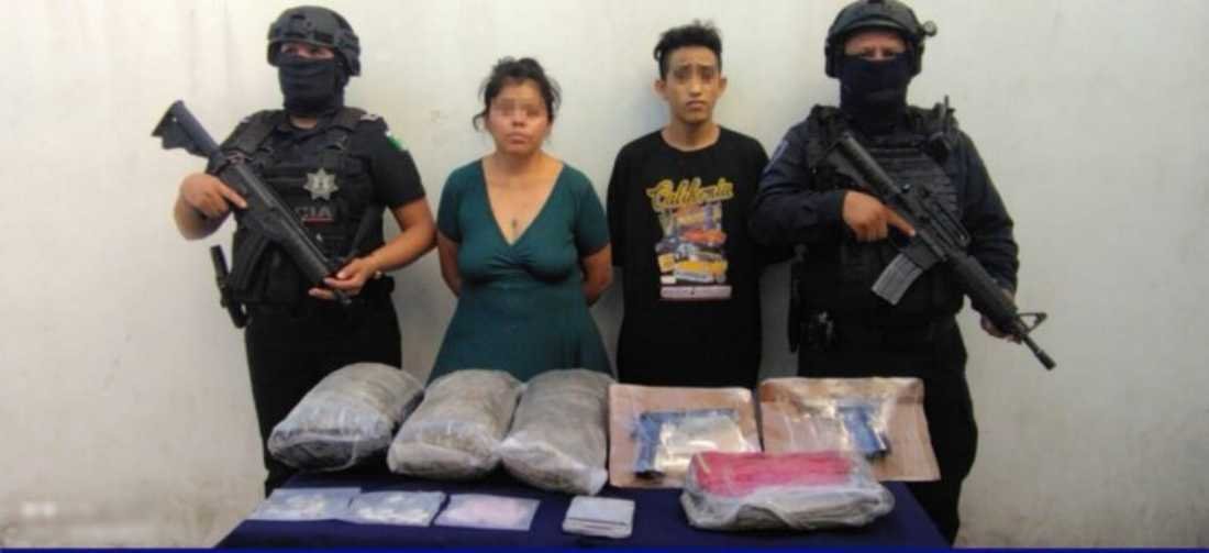 Pareja detenida en Playa del Carmen por Tráfico de Drogas y Tenencia de Réplicas de Armas de Fuego