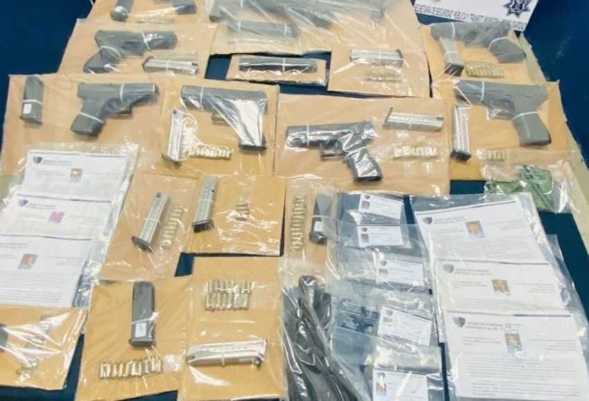 Siete vigilantes detenidos en Playa del Carmen por utilizar permisos de armas falsificados supuestamente firmados por un ex jefe policial 1