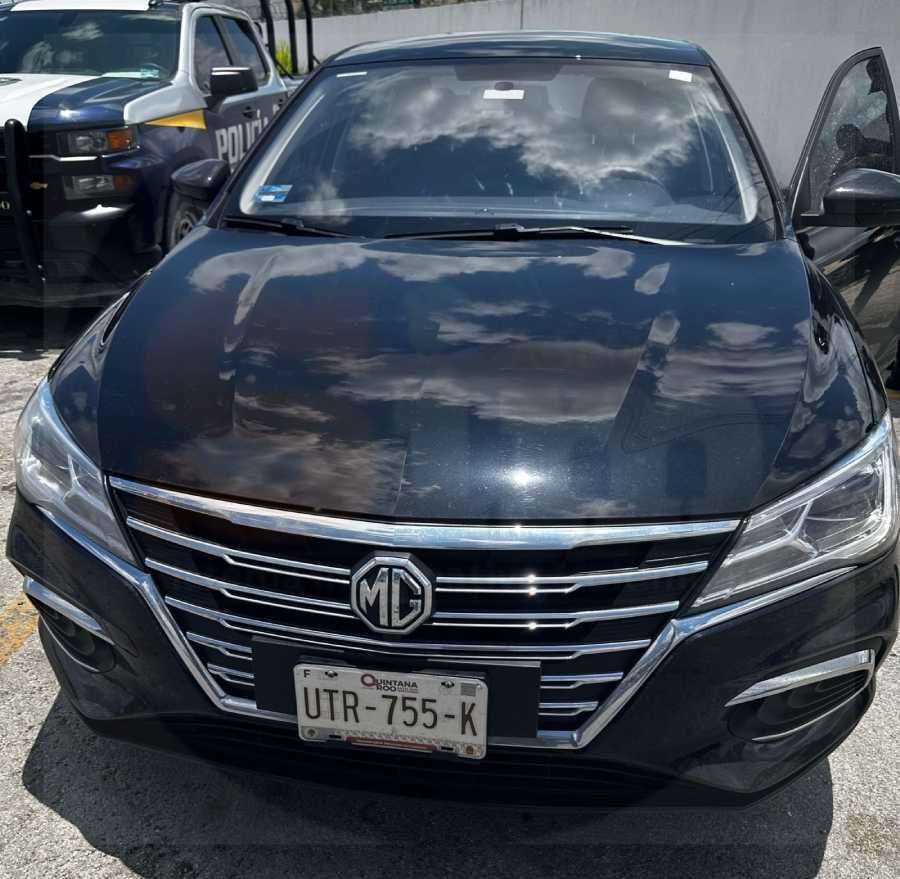 Taxista hiere con balines a 2 vehiculos de Uber en Cancun Zona Hotelera en el escenario del conflicto 1